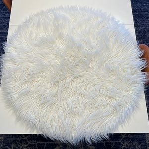 Pillowfort White Faux Fur Round Rug